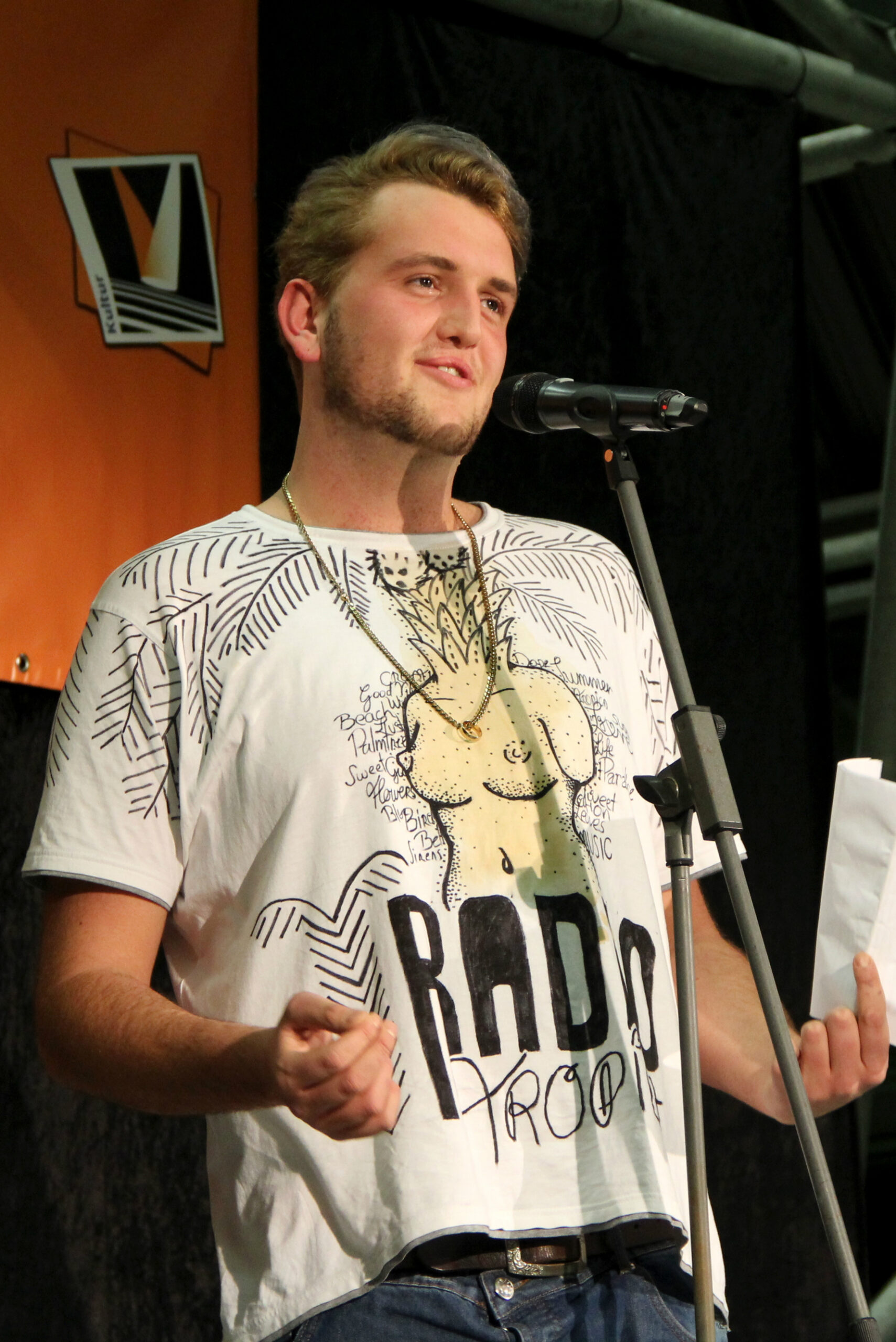 Luka Bransteter studierte 2017 noch Interaktive Medien an der Hochschule Augsburg, bevor er das Studium schmiss und als Comedian nach Köln zog. Foto: Agnes Mayer